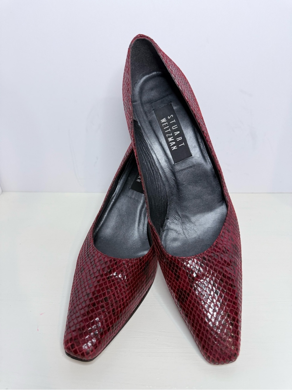 Stuart Weitzman Burgundy Wine Red Snake-Skin Embossed PointedToe Pumps Heels 9.5